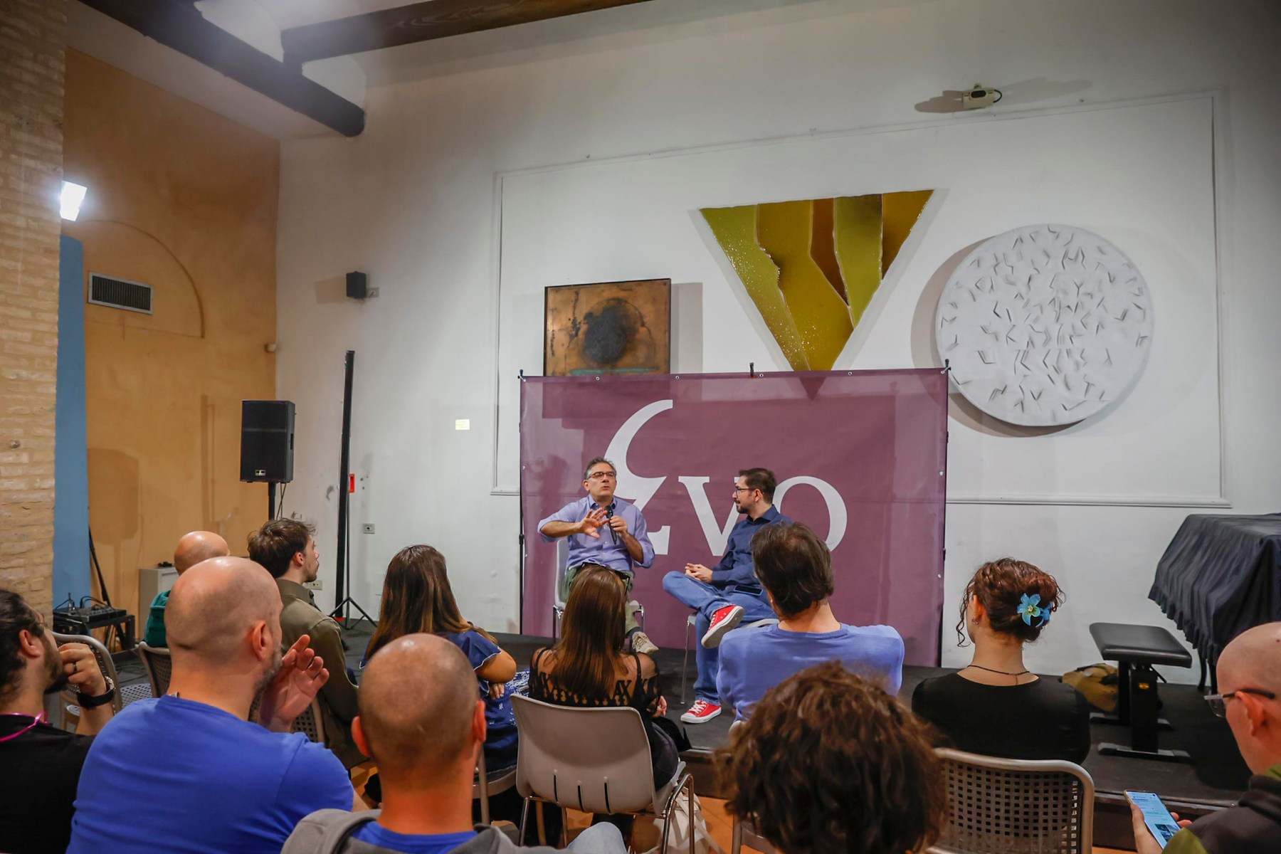 Kristian Sensini durante il talk pubblico con il professor Stefano Polenta